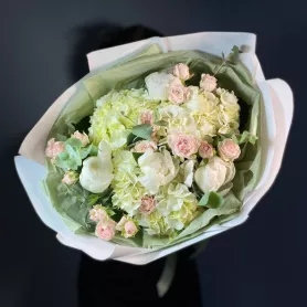 Букет с витрины №303 от интернет-магазина «Flowers Studio»