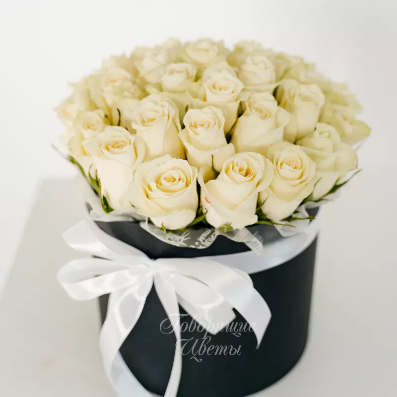35 белых роз в коробке 2
