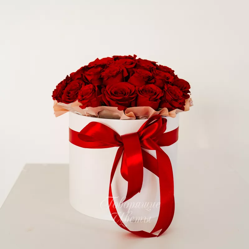 35 красных роз в коробке 1