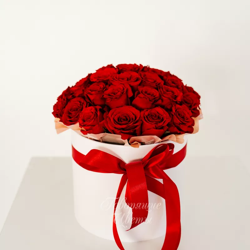 35 красных роз в коробке 2