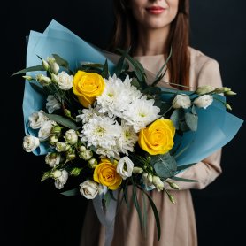 Букет-комплимент №12 от интернет-магазина «Flowers Studio» в Чебоксарах