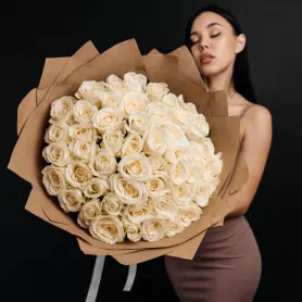 51 белая роза от интернет-магазина «Flowers Studio»