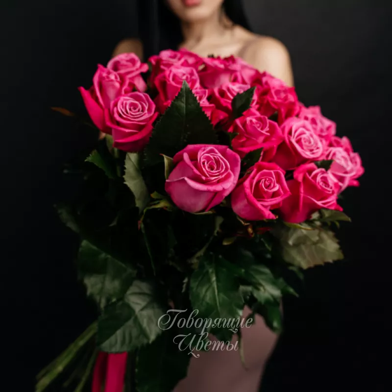 25 малиновых роз