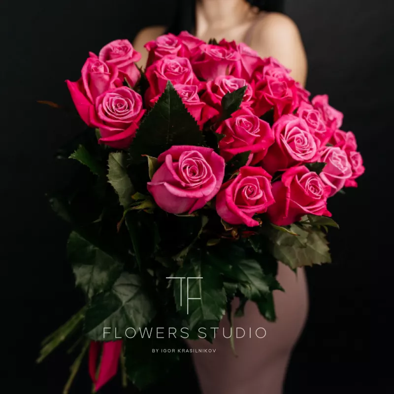 25 малиновых роз 1
