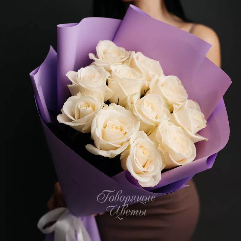 11 белых роз