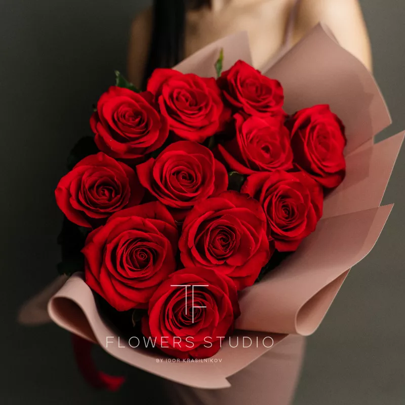 11 красных роз