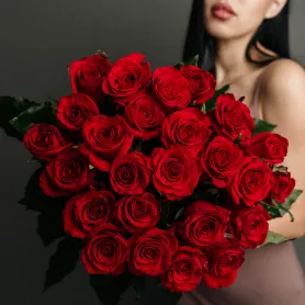25 роз красных от интернет-магазина «Flowers Studio»