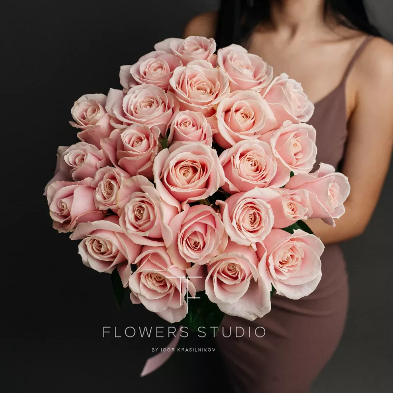 25 розовых роз 1