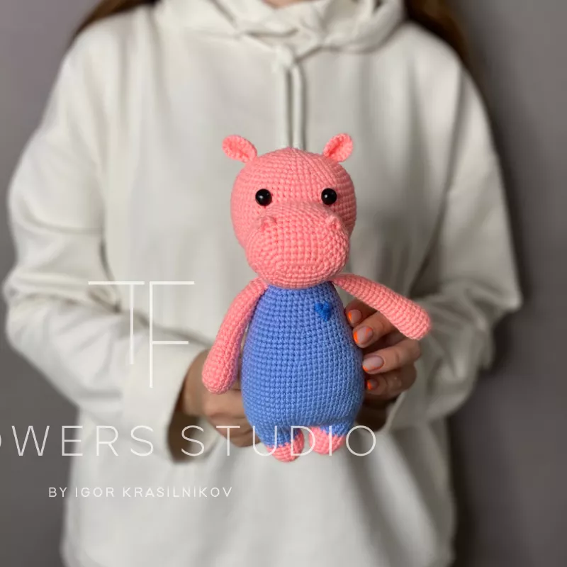 Вязаная игрушка «Поросёнок» большая 1