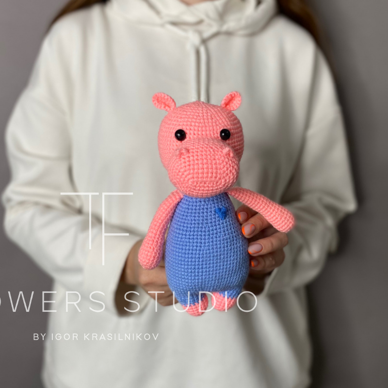 Вязаная игрушка &laquo;Поросёнок&raquo; большая 1