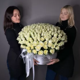 Кения 201 в коробке от интернет-магазина «Flowers Studio»