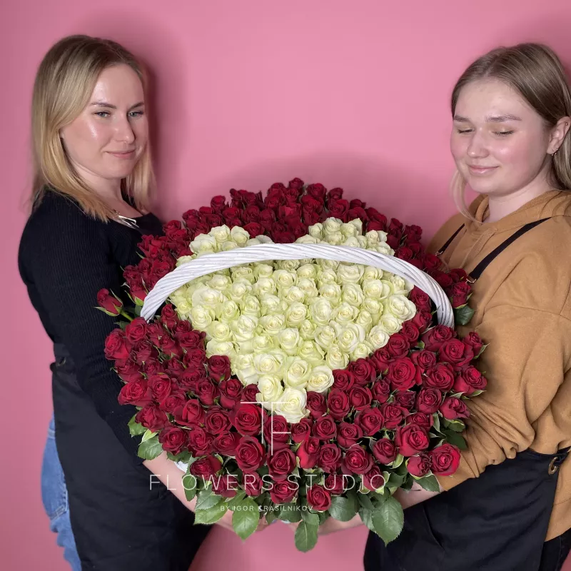 Корзина из 201 розы Кения в форме сердца