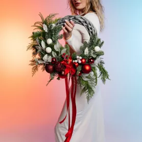 Новогодний венок №2 от интернет-магазина «Flowers Studio»