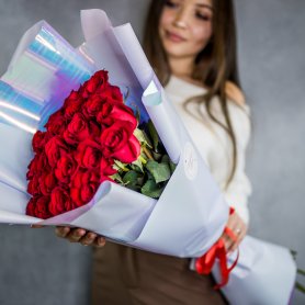 21 красная роза (премиум сорт) от интернет-магазина «Flowers Studio» в Чебоксарах