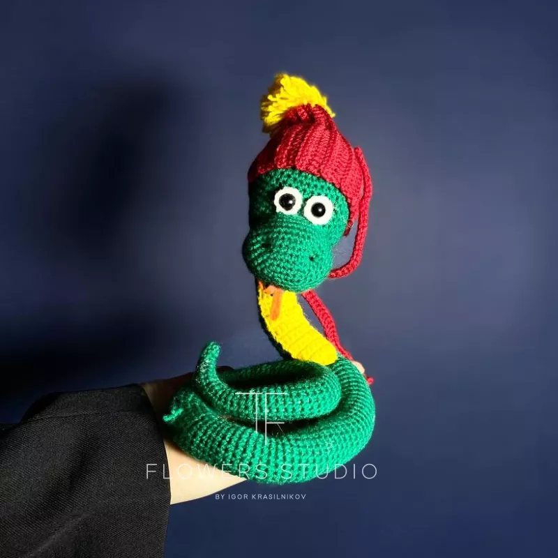 Змея в шапочке