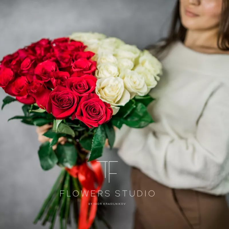 Сердце из 51 розы 3