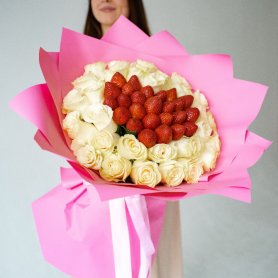 Клубника со сливками от интернет-магазина «Flowers Studio» в Чебоксарах