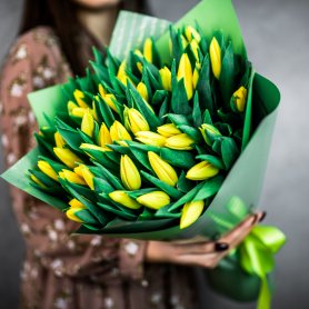 51 желтый тюльпан от интернет-магазина «Flowers Studio» в Чебоксарах