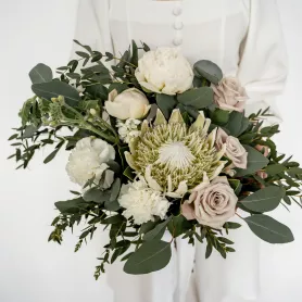 Букет невесты №23 от интернет-магазина «Flowers Studio»