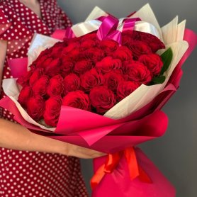 51 красная роза Кения от интернет-магазина «Flowers Studio» в Чебоксарах