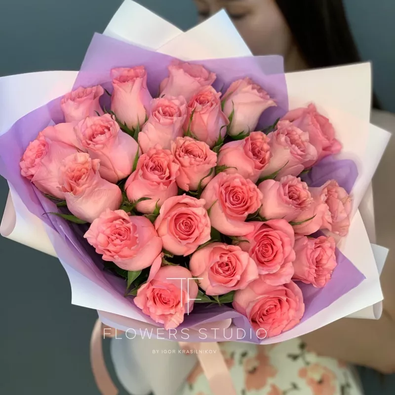 25 розовых роз Кения 1