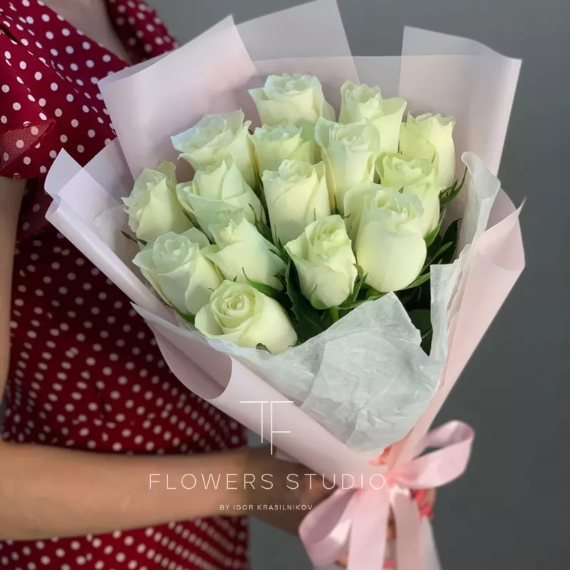 15 белых роз Кения 1