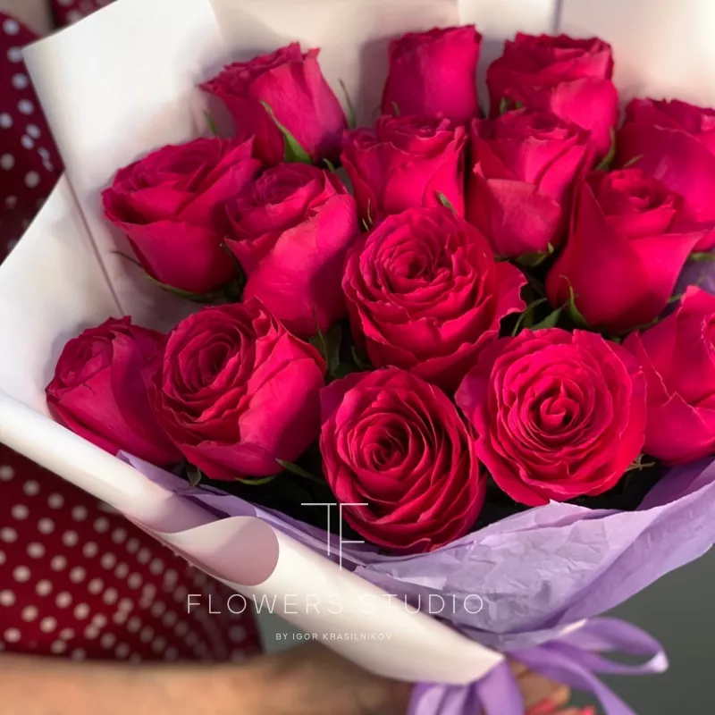 15 малиновых роз Кения 1