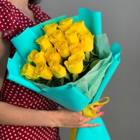 15 желтых роз Кения от интернет-магазина «Flowers Studio» в Чебоксарах