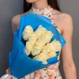 11 белых роз Кения от интернет-магазина «Flowers Studio» в Чебоксарах