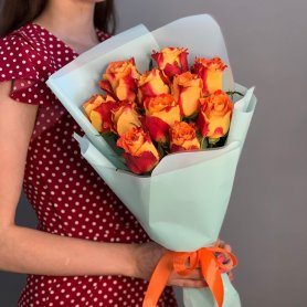 11 рыжих роз Кения от интернет-магазина «Flowers Studio» в Чебоксарах