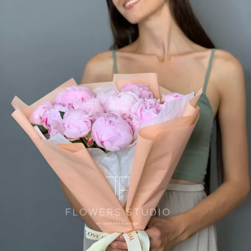11 нежно-розовых пионов 1