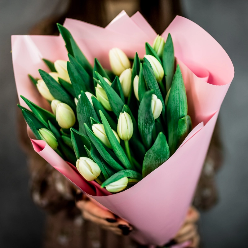 25 белых тюльпанов  от интернет-магазина «Flowers Studio»